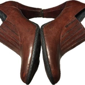 Born Crown Leather Wonderfully Padded Insole Size 8 1/2 with a 3-1/2” he…